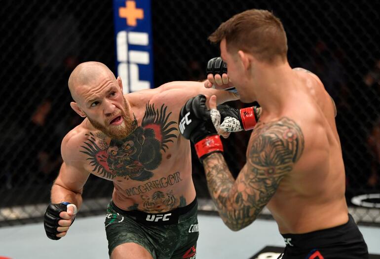 Merakla bekleniyordu: Conor McGregor ikinci rauntta nakavt oldu!