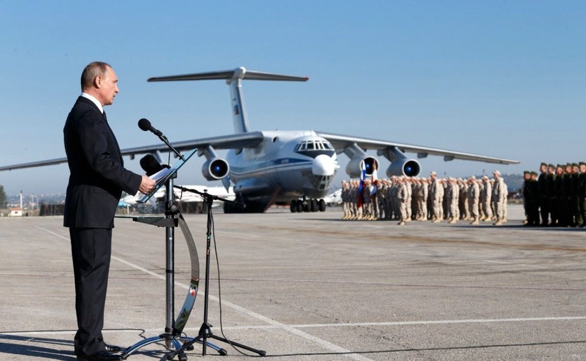 Rusya, Suriye’deki hava üssüne nükleer bombardiman uçaklarini yerlestirecek!