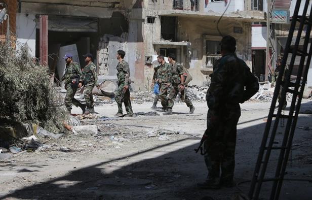 Rakka | Aralarinda örgüt liderlerinin de oldugu çürümüs cesetler bulundu!