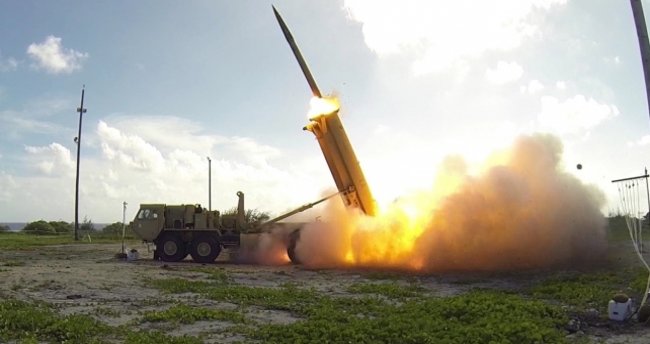 Yemen'de Iranli milislerden balistik füze saldirisi!