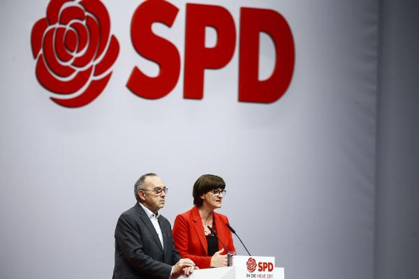 Almanya | Anketlerde birinci olan SPD liderinden Türkiye açiklamasi!