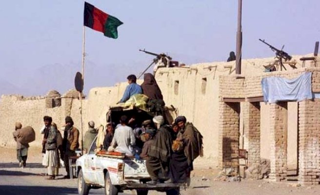 Taliban il merkezlerinin yarisindan fazlasini kusatti