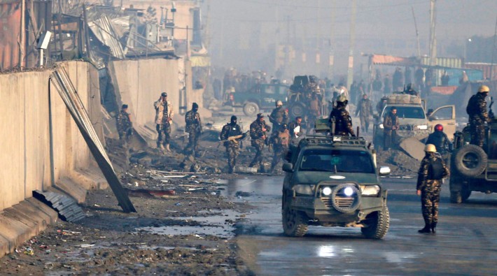 Taliban, baskent Kabil'e yaklasti: Bir bölgeyi ele geçirdi!