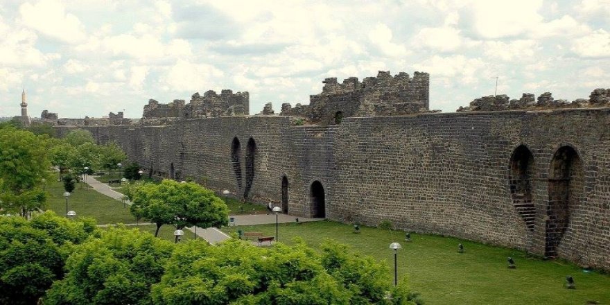 Diyarbakir Surlarinin tanitim reklami için 400 bin TL'lik ihale!