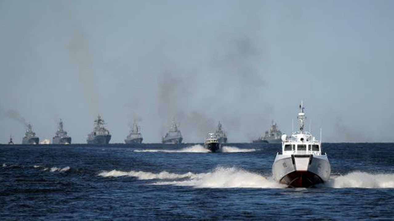 Karadeniz’de sert gerginlik: Rusya, Ingiliz gemisine ates açti!