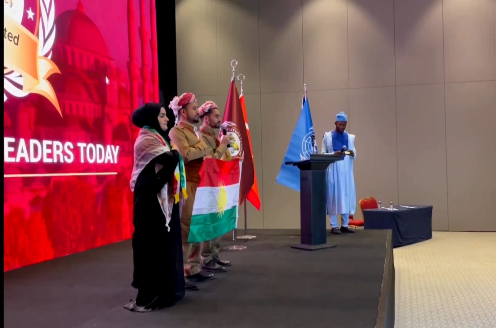 Istanbul | Küresel Baris Zirvesi’nde Kürt ulusal marsi okundu!