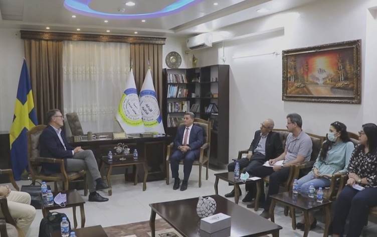Isveç heyeti, Rojava'da bir grup ISID’li aileyi teslim aldi