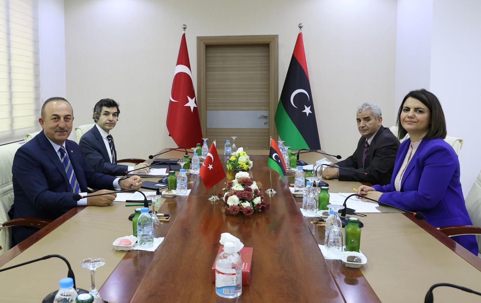 Çavusoglu, “Türkiye Libya’dan çekilsin” diyen bakan ile görüstü!