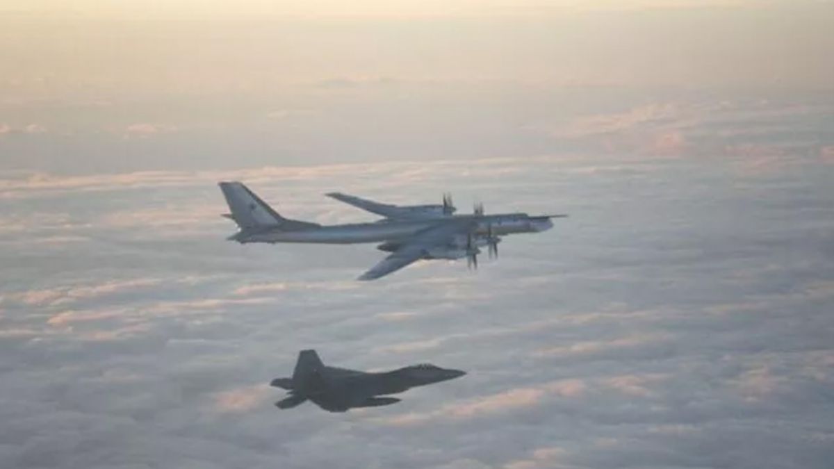 Rus avci uçaklari ile ABD kesif uçagi arasinda gerilim!