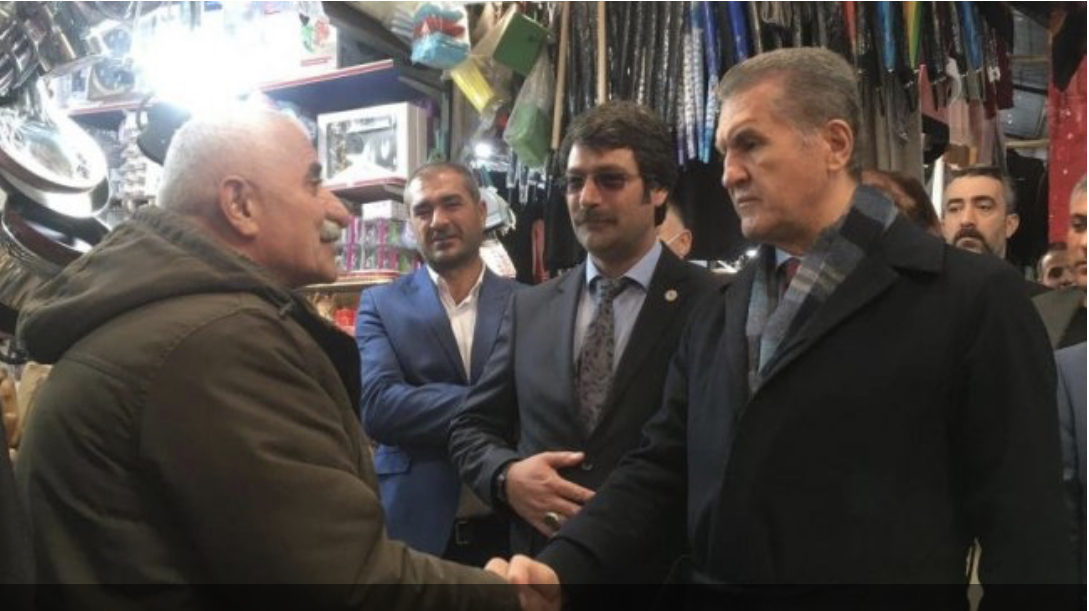 ‘Burasi Kürdistan’ dedigi için gözaltina esnaf serbest birakildi