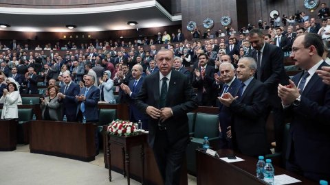 AKP’de dikkat çekici degisim: 'O isim' görevini birakiyor!