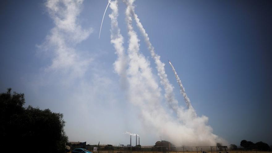 Israil’in baskenti Tel Aviv’e roketli saldiri!