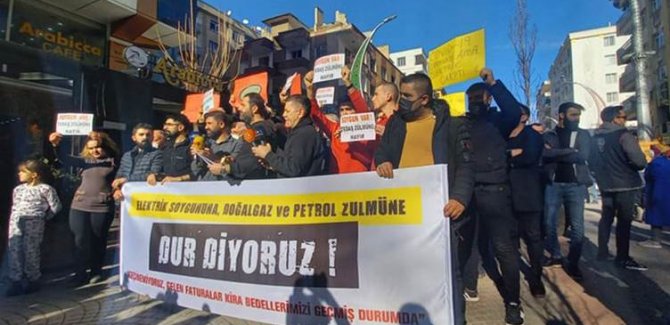 Diyarbakir esnafi elektrik zamlarini protesto etti: Bir faturaya kaç soygun sigar!
