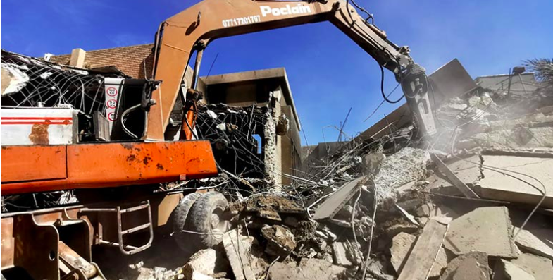 KDP, Bagdat'taki parti binasini yikti: Faaliyetlerimizi askiya aliyoruz!