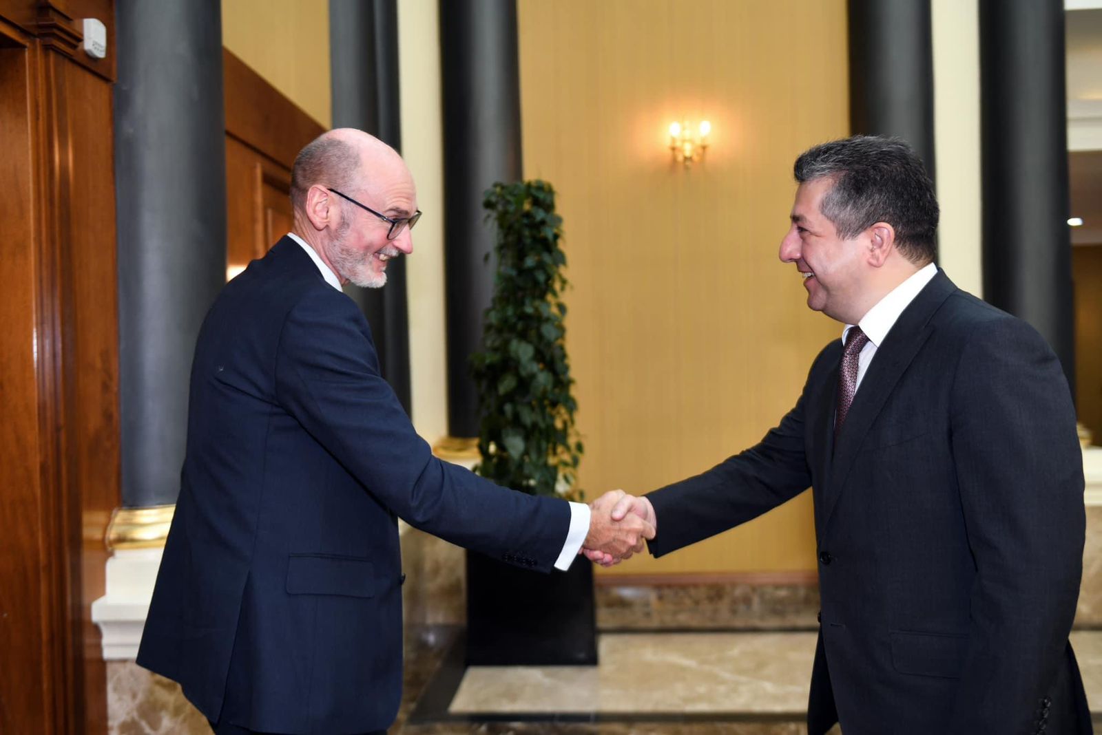 Mesrur Barzani, Ingiltere’nin yeni Bagdat Büyükelçisi’yle görüstü