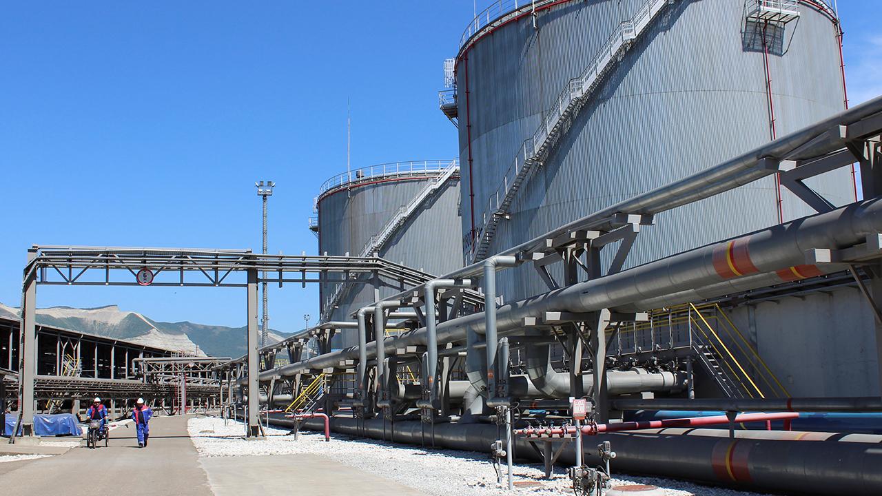 Ukrayna, Rusya'nin Karadeniz'deki Limani'na saldirdi!