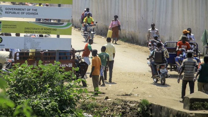 ISID’e bagli grup okula saldirdi: Ölü ve yaralilar var