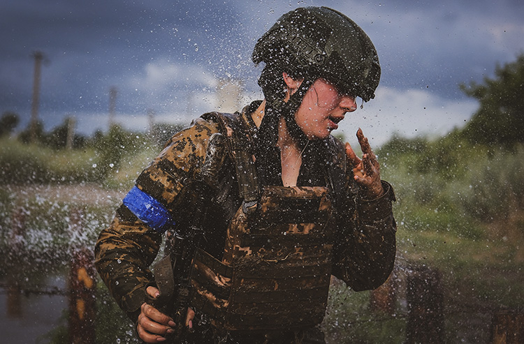 Ukraynali kadinlar cephede görev alacak