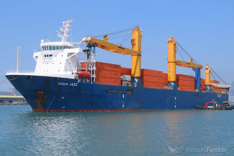 Hûsî, li Adenê êrîsê kestiya Amerîkayê ya barhilgira leskerî kirin