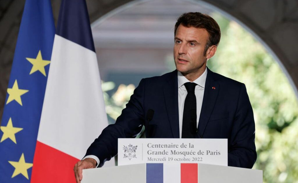Macron: Büyükelçi ve diplomatlarimiz rehin alindi!