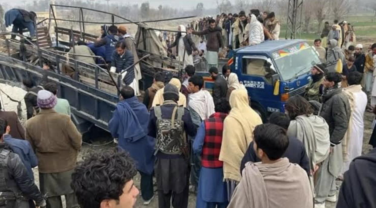 ‘O’ ülkede bombali saldiri: 5 polis öldü!