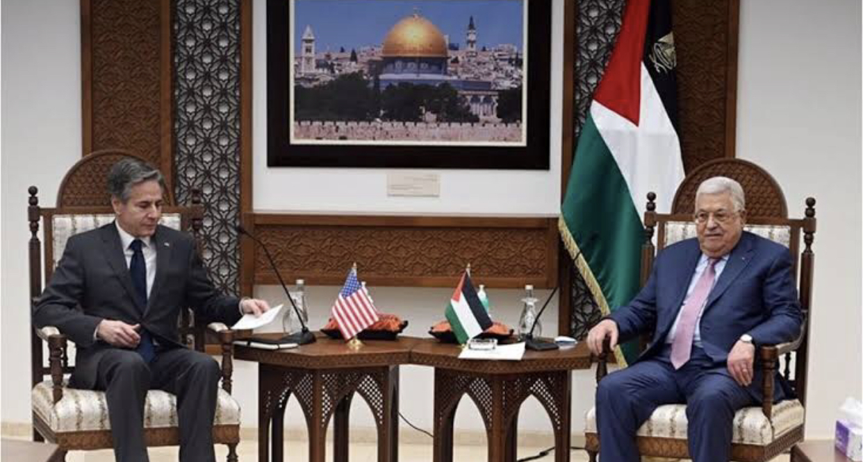 Blinken Bati Seria'da Mahmud Abbas'la bir araya geldi