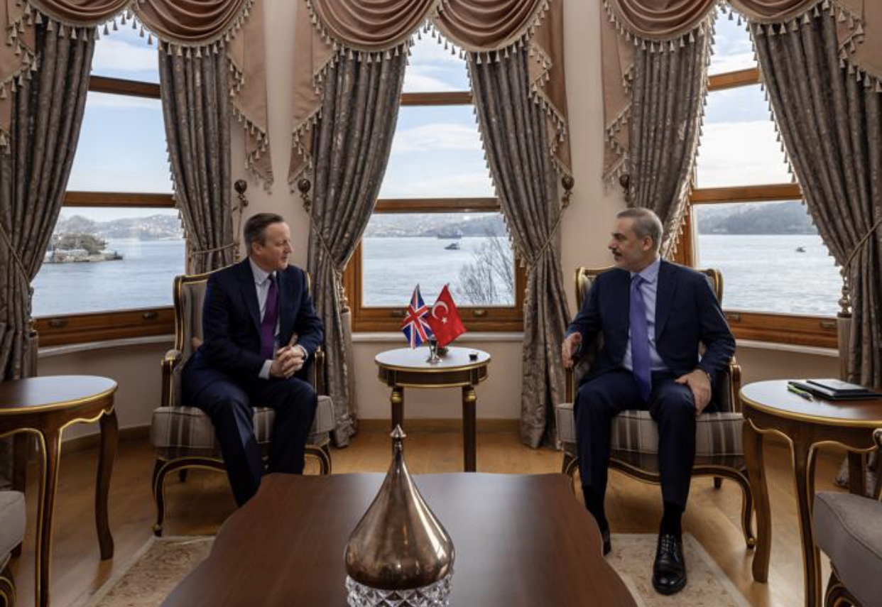 Hakan Fîdan û David Cameron agirbesta Xezzeyê û rewsa Rojhilata Navîn gotûbêj kirin