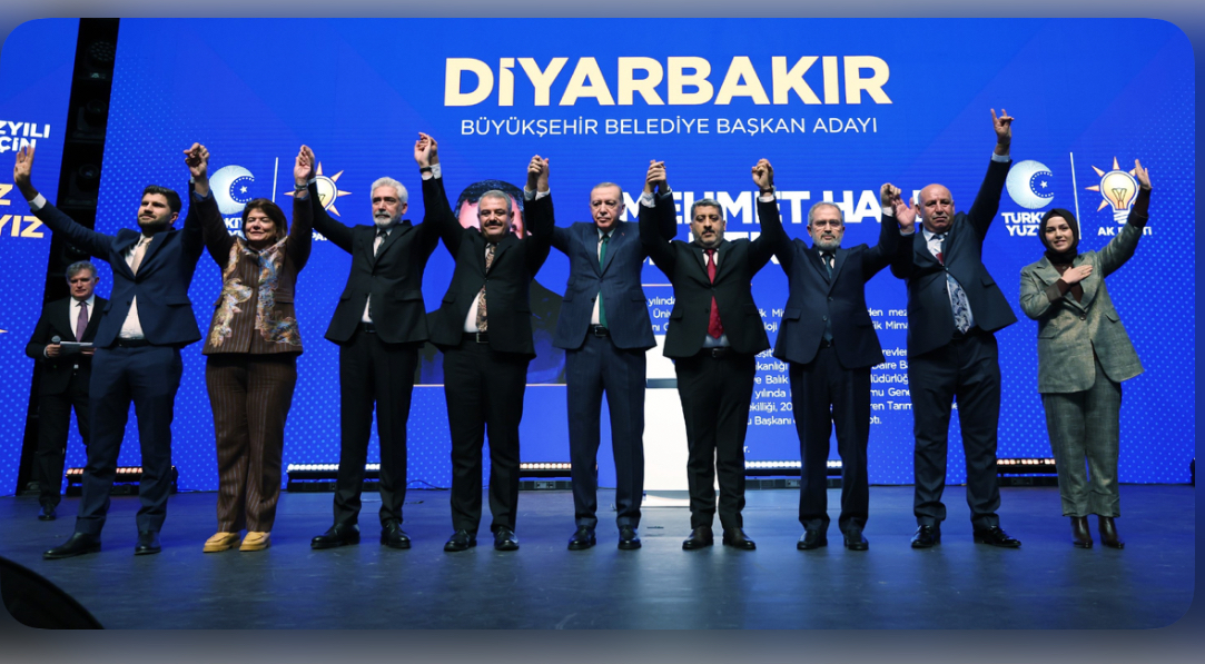 Diyarbakir AK Parti'de 'bozkurtlu' tanitim!