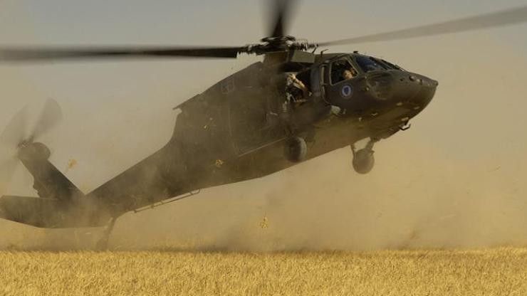 Kolombiya'da askeri helikopter düstü!