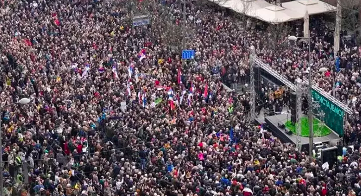 Seçim sonuçlari bir ülkeyi karistirdi! Binlerce kisi sokaklarda!