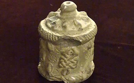 Harran'da tip bilimini ilgilendiren 9 asirlik sise bulundu