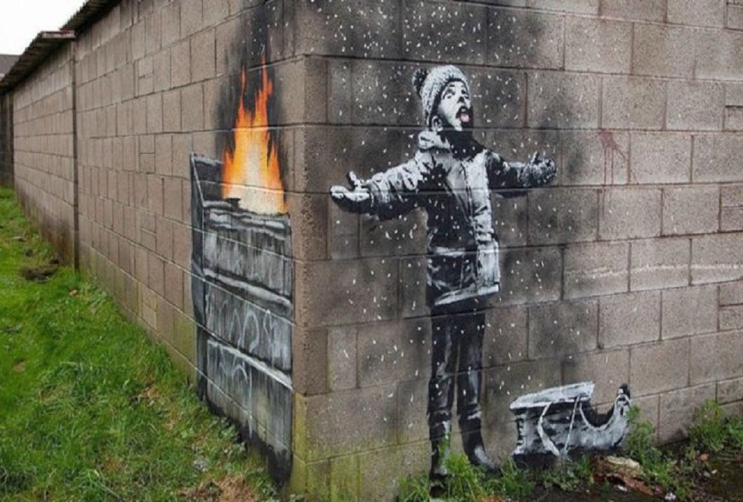 Banksy'nin garajin duvarina yaptigi resim, en az 100 bin sterline satildi
