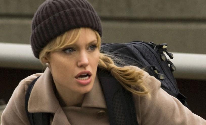 Angelina Jolie yeniden setlerde