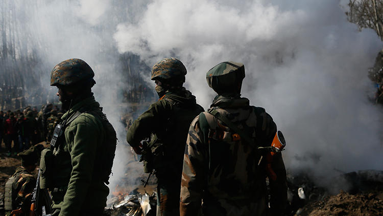 Hindistan ve Pakistan'dan karsilikli saldiri: Ölü ve yaralilar var