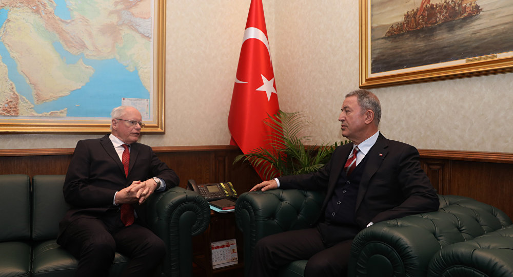 Akar ve Jeffrey, Rojava ve Menbiç'i ele aldi