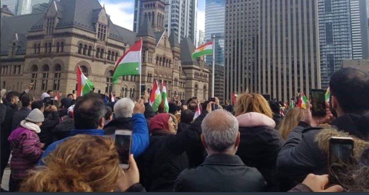 Kanada'da Kürdistan Bayragi dalgalaniyor