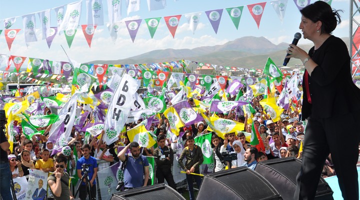"Tayyip Bey Kürtçe ibadeti ve hutbeyi yasakladi"