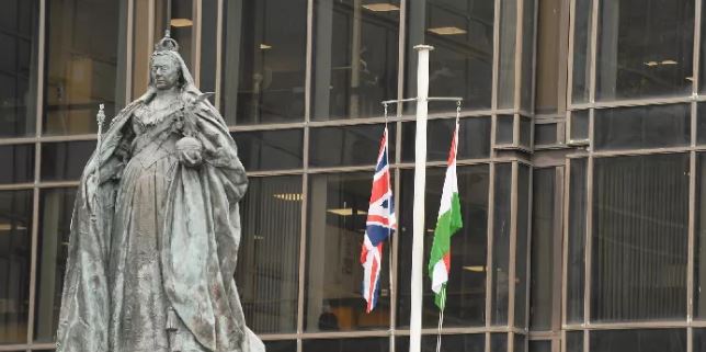 Ingiltere'de 'Kürdistan Bayragi Ey Reqîp' esliginde göndere çekildi