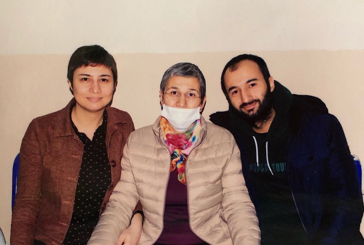 HDP'li Güven’in evi zirhli araçlarla ablukaya alindi