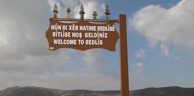 AKP’li Baskan belediyeden sonra, kent girisindeki Kürtçe tabelayi da söktü!