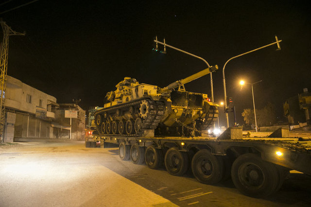 Türkiye Suriye sinirina askeri sevkiyat yapiyor
