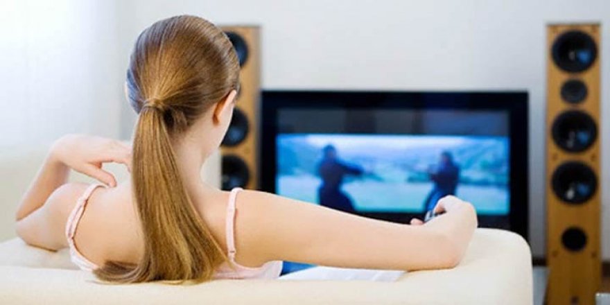 Televizyon karsisinda oturmak, oturarak çalismaktan riskli