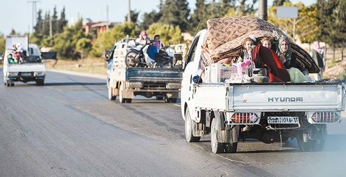 Türkiye’ye yeni göç dalgasi: On binlerce Suriyeli sinira geliyor