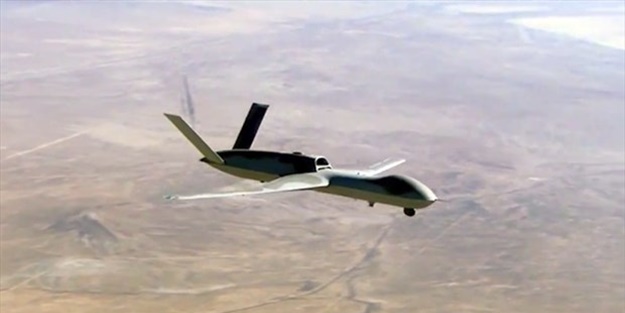 Husiler, Suudi havalimanina IHA ile saldirdi