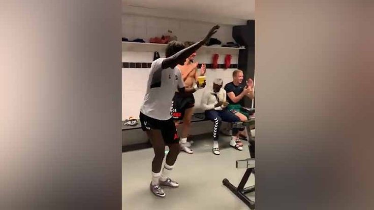 Futbolcular galibiyet sevincini Kürtçe sarkiyla kutladi