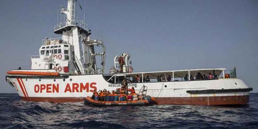 Italya'nin denizde biraktigi göçmenleri 6 ülke kabul ediyor