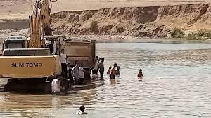 Ajotvanê ku bi kamyonê ket çemê Dîcle fetisî