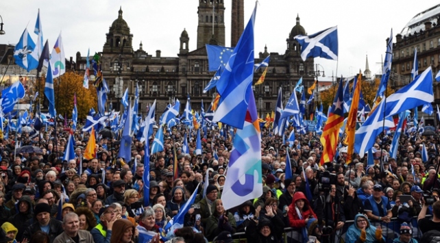 Ingiltere, Iskoçya'nin bagimsizlik referandumunu reddetti!