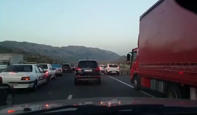 بەپەلە  ...   خەڵکی ئێران بۆ پیرۆز کردنی ساڵڕۆژی مردنی خومەینی بەرەو باکووری ئێران بەڕێکەوتوون