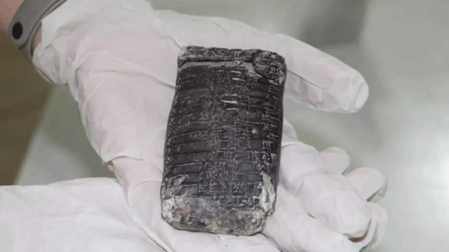 لە نێو وێرانەکانی بوومەلەرزەکەی تورکیا…بەڵگەنامەیەکی مێژوویی ٣٨٠٠ ساڵە دۆزرایەوە